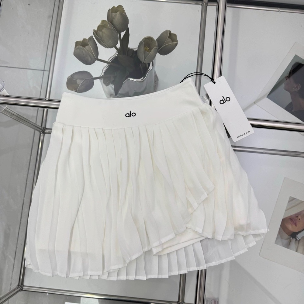 ALO Yoga Women's Asymmetrical Pleated Skirt in White